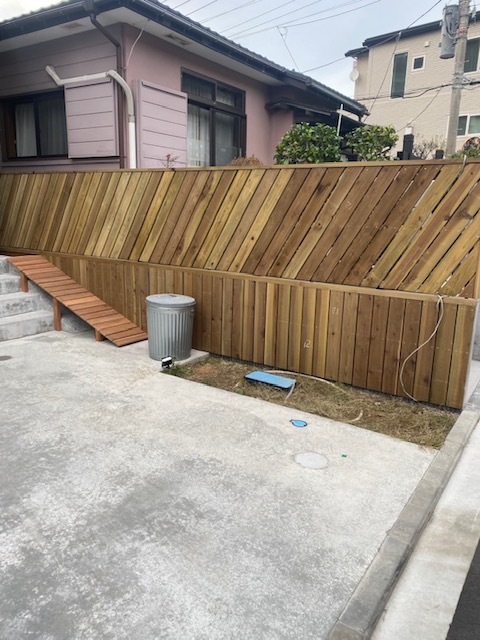 葉山 店舗エントランス工事中